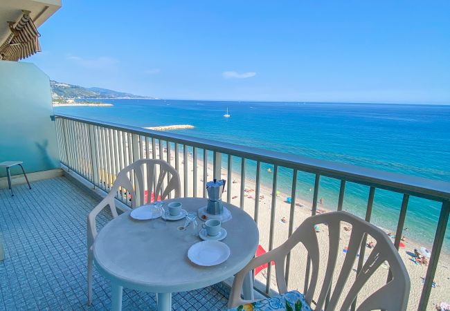Studio a Menton - Ultimo piano al George V con vista mare Spettacolare Studio a Menton - Ultimo piano al George V con vista mare Spettacolare