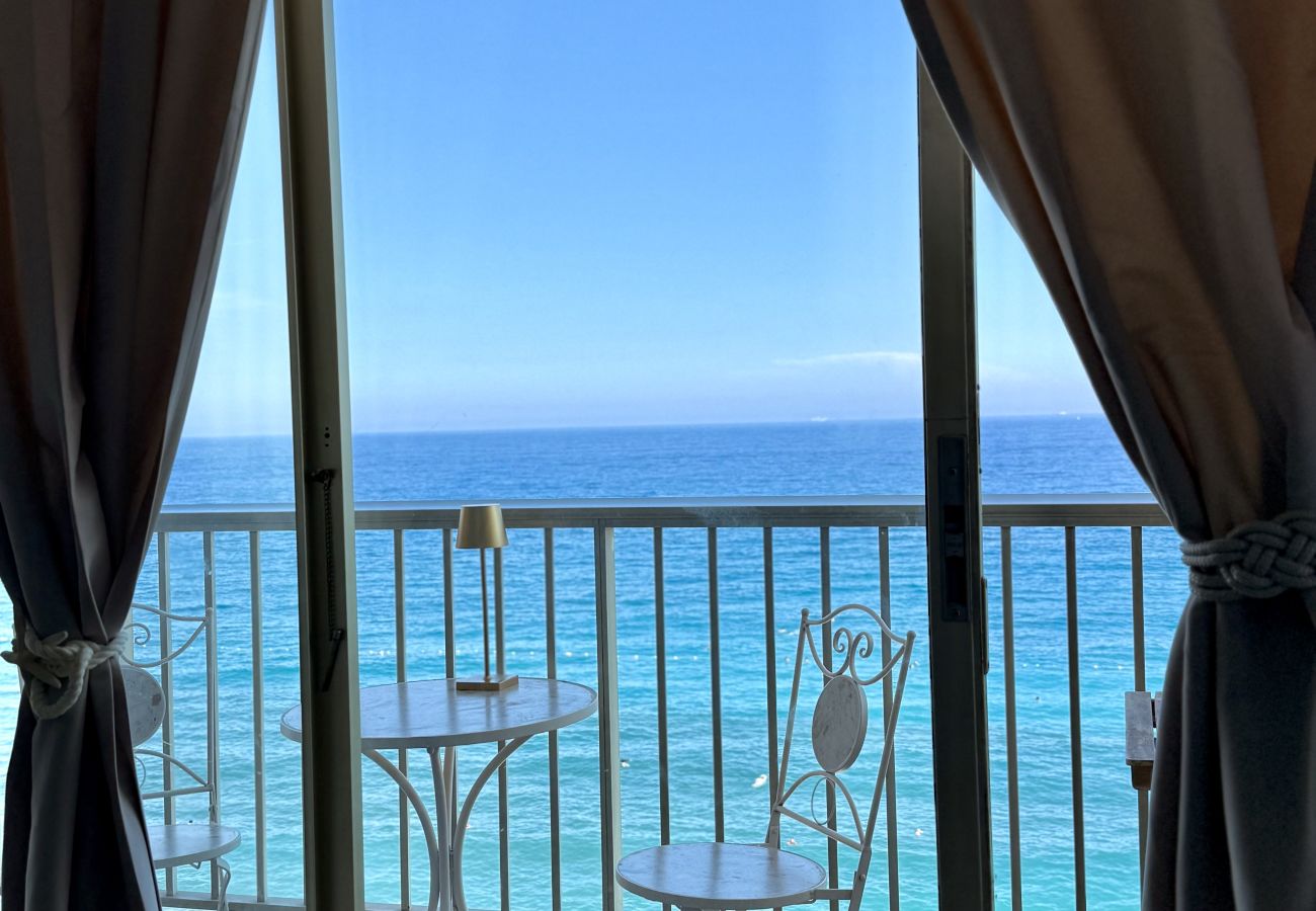 Studio a Menton - Ultimo piano con vista mare spettacolare