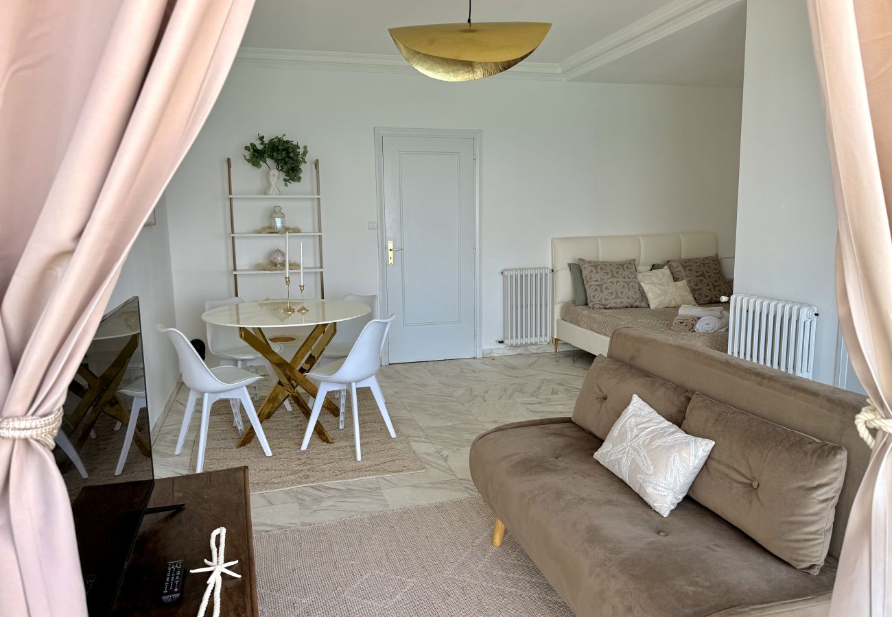 Studio a Menton - Ultimo piano con vista mare spettacolare