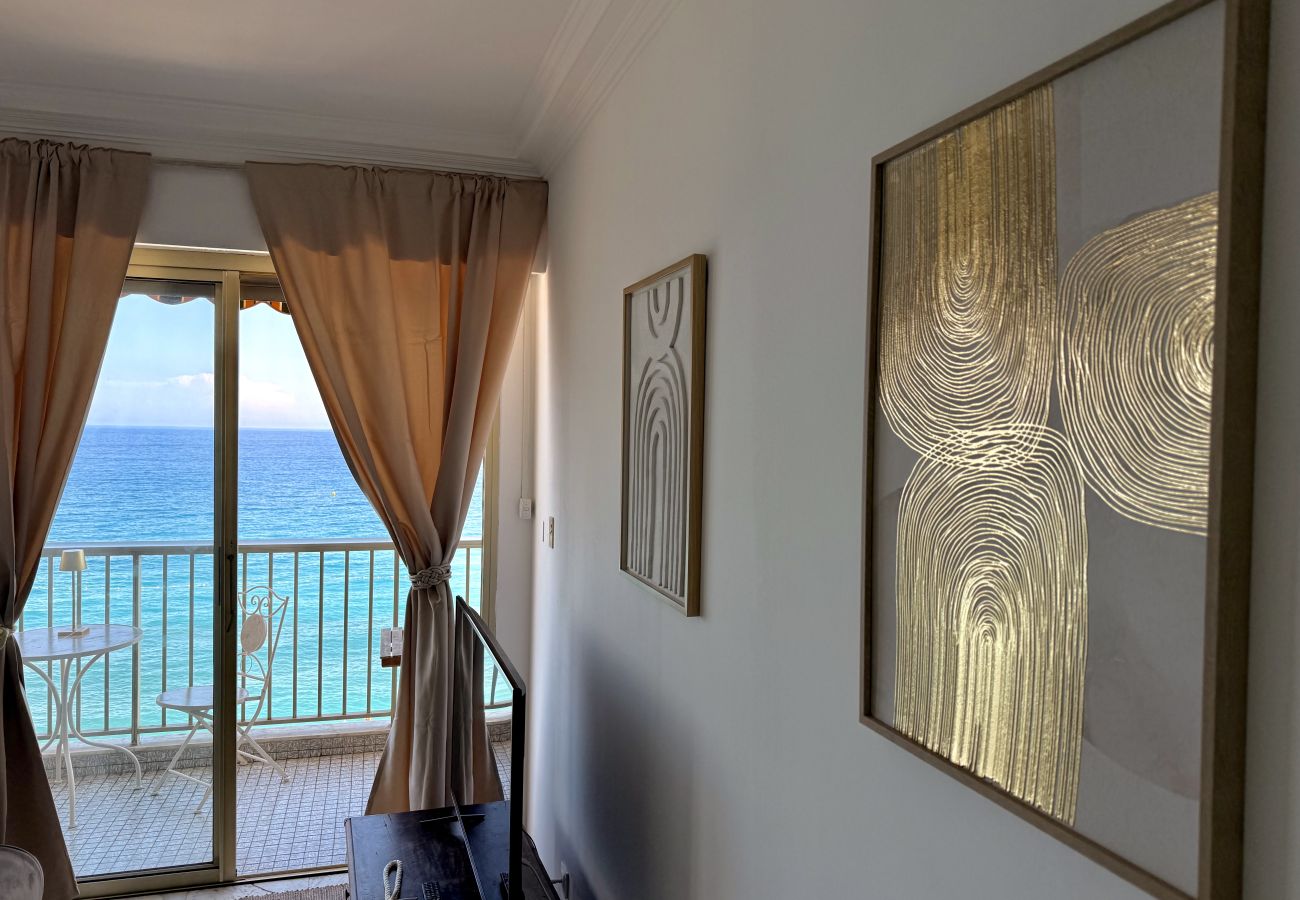 Studio a Menton - Ultimo piano con vista mare spettacolare