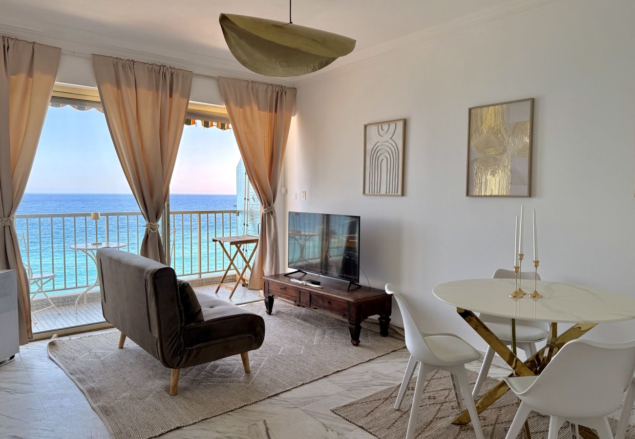 Studio a Menton - Ultimo piano con vista mare spettacolare
