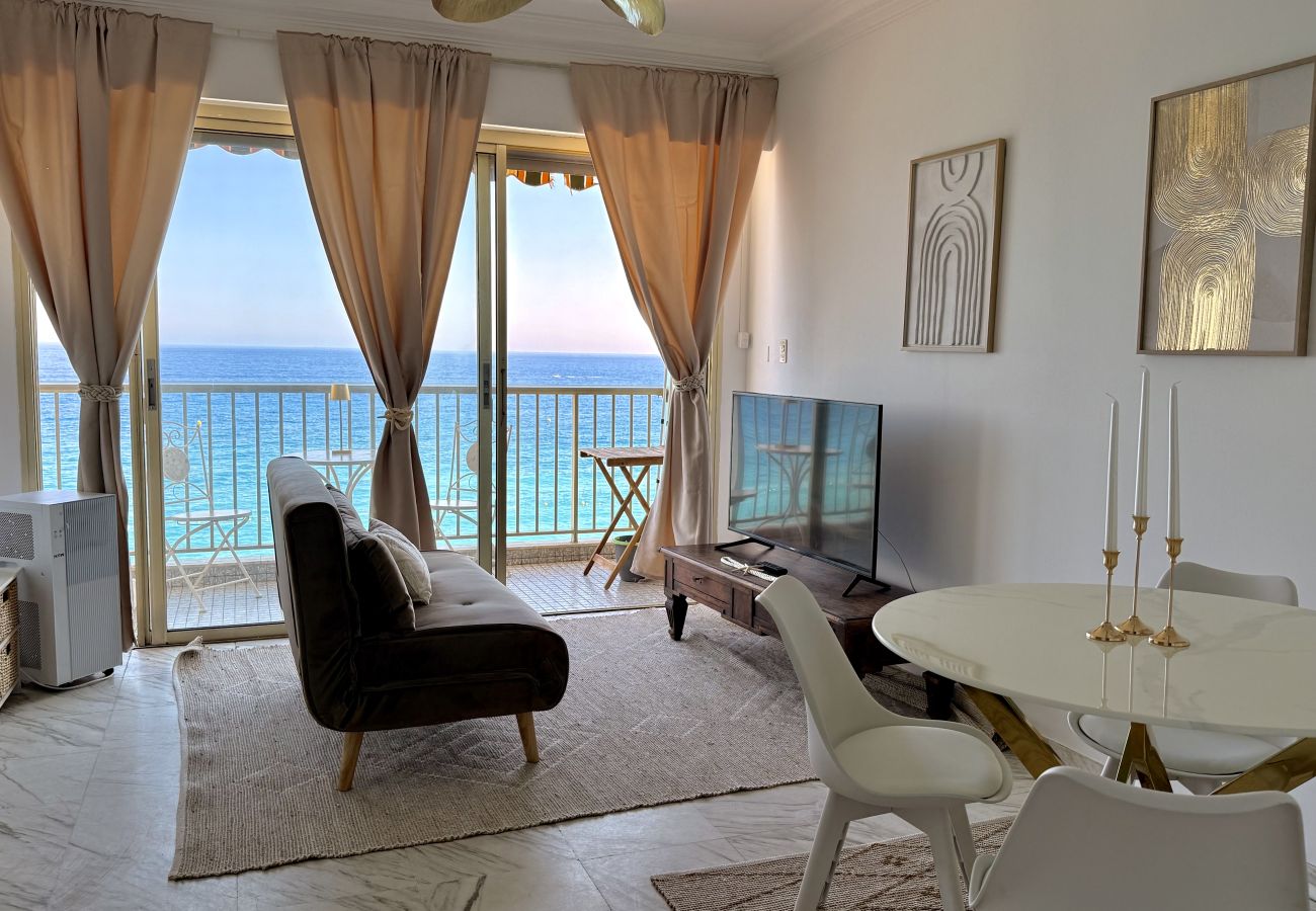 Studio a Menton - Ultimo piano con vista mare spettacolare