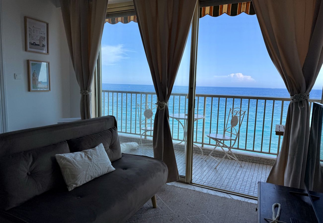Studio a Menton - Ultimo piano con vista mare spettacolare