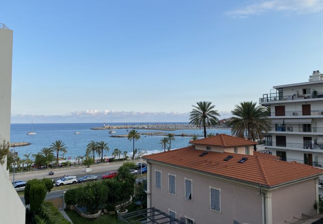 Studio a Menton - Monolocale soleggiato al Rocamare con piscina sul tetto Studio a Menton - Monolocale soleggiato al Rocamare con piscina sul tetto