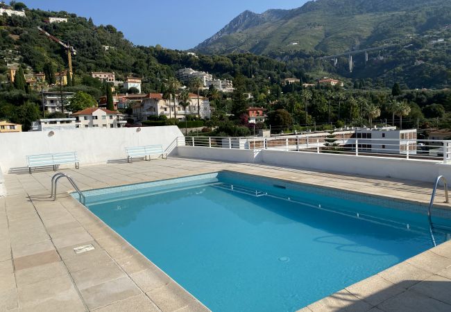 Studio a Menton - Monolocale soleggiato al Rocamare con piscina sul tetto Studio a Menton - Monolocale soleggiato al Rocamare con piscina sul tetto