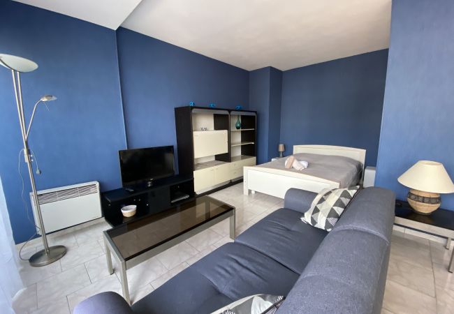 Studio a Menton - Monolocale soleggiato al Rocamare con piscina sul tetto Studio a Menton - Monolocale soleggiato al Rocamare con piscina sul tetto