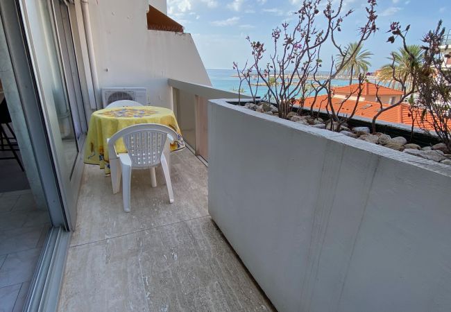 Studio a Menton - Monolocale soleggiato al Rocamare con piscina sul tetto Studio a Menton - Monolocale soleggiato al Rocamare con piscina sul tetto