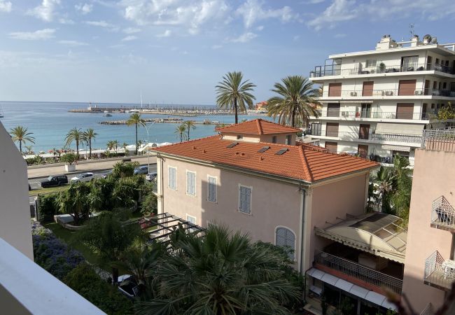 Studio a Menton - Monolocale soleggiato al Rocamare con piscina sul tetto Studio a Menton - Monolocale soleggiato al Rocamare con piscina sul tetto