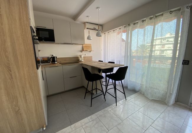 Studio a Menton - Monolocale soleggiato al Rocamare con piscina sul tetto Studio a Menton - Monolocale soleggiato al Rocamare con piscina sul tetto