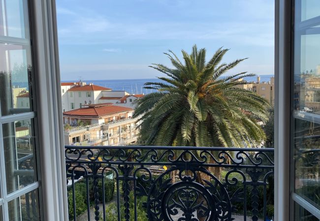 Appartamento a Menton - Appartamento di charme fronte mare nel cuore di Menton al Garavan Palace Appartamento a Menton - Appartamento di charme fronte mare nel cuore di Menton al Garavan Palace