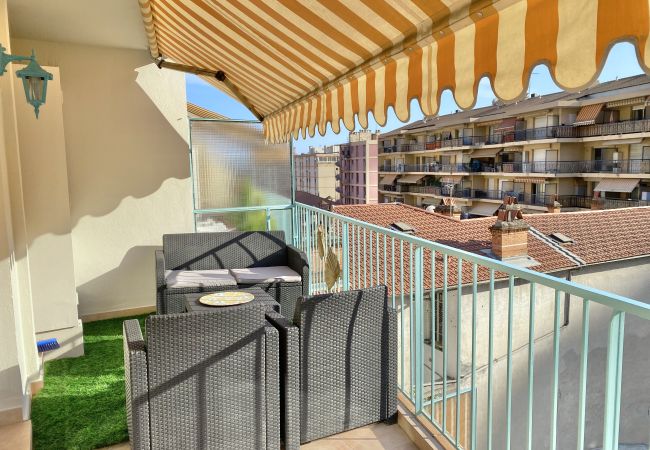 Appartamento a Menton - Appartamento Accogliente all'ultimo piano a Menton Appartamento a Menton - Appartamento Accogliente all'ultimo piano a Menton
