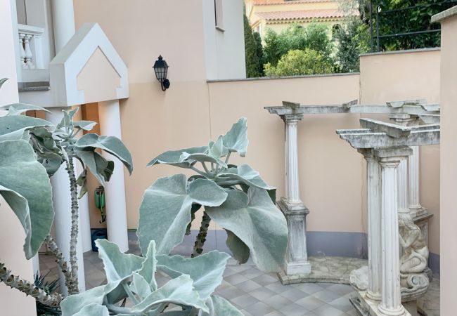 Appartamento a Menton - Confortevole Appartamento all'ultimo piano con vista mare Appartamento a Menton - Confortevole Appartamento all'ultimo piano con vista mare