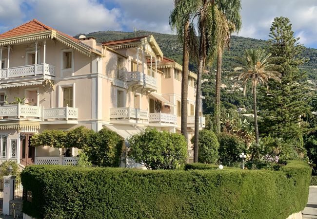 Appartamento a Menton - Confortevole Appartamento all'ultimo piano con vista mare Appartamento a Menton - Confortevole Appartamento all'ultimo piano con vista mare
