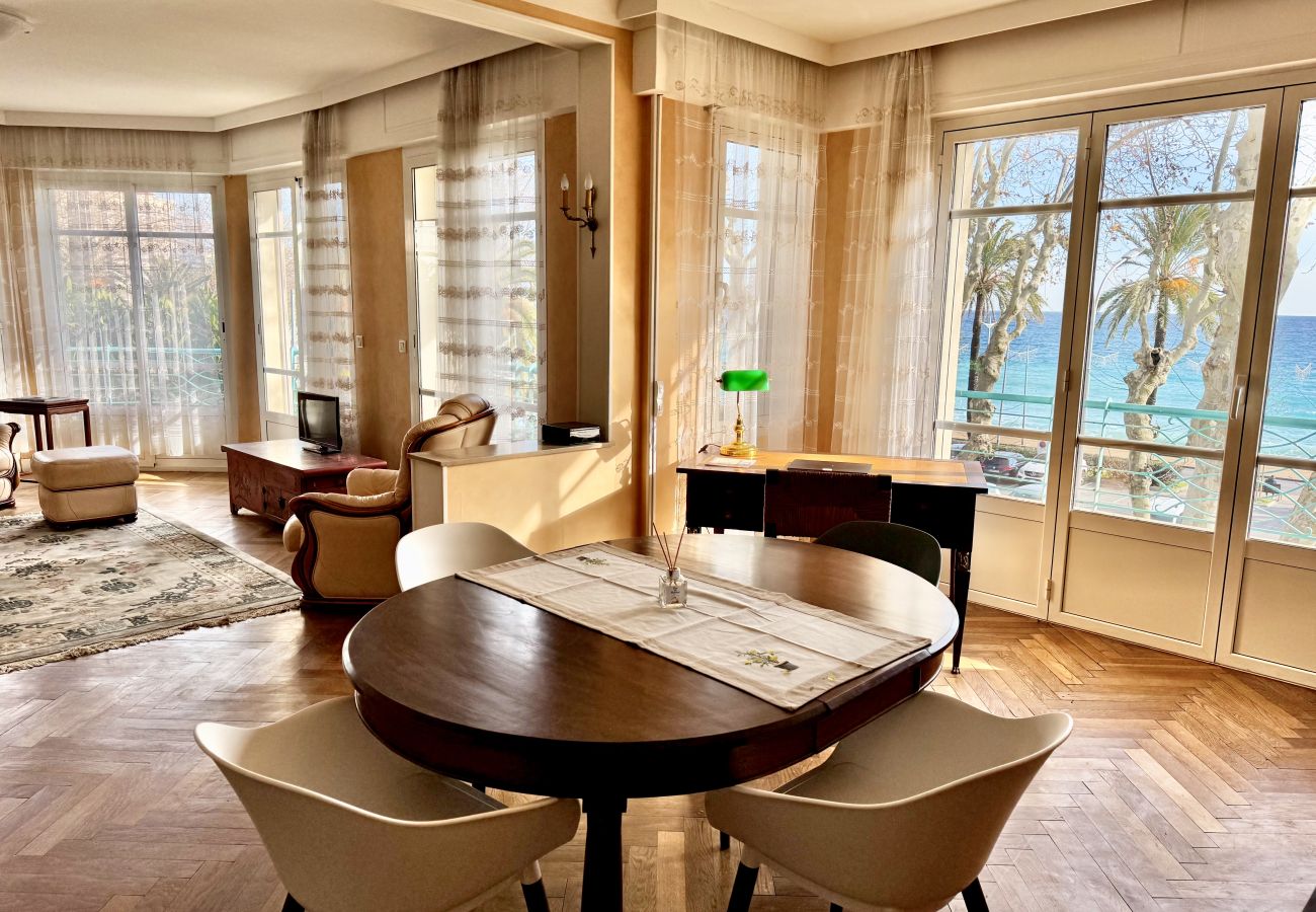 Appartamento a Menton - Grande ultimo piano con vista mare