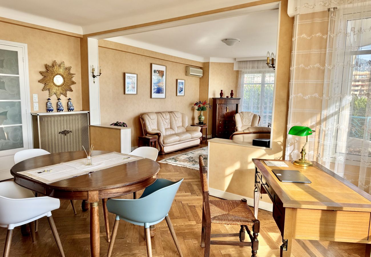Appartamento a Menton - Grande ultimo piano con vista mare