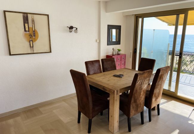 Appartement à Menton - Merveilleuse vue mer au Santa Maria Appartement à Menton - Merveilleuse vue mer au Santa Maria
