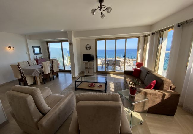 Appartement à Menton - Merveilleuse vue mer au Santa Maria Appartement à Menton - Merveilleuse vue mer au Santa Maria