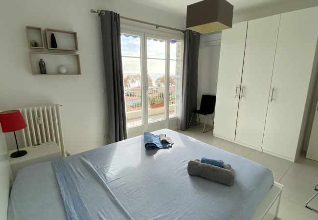 Appartement à Menton - Dernier Étage Moderne avec Vue Mer aux Pelouses Appartement à Menton - Dernier Étage Moderne avec Vue Mer aux Pelouses