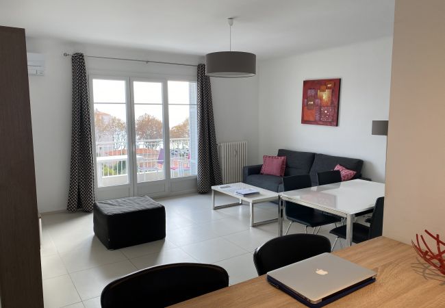 Appartement à Menton - Dernier Étage Moderne avec Vue Mer aux Pelouses Appartement à Menton - Dernier Étage Moderne avec Vue Mer aux Pelouses