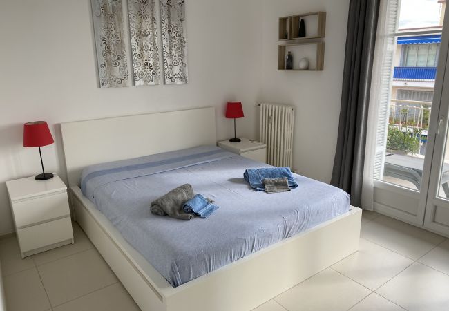 Appartement à Menton - Dernier Étage Moderne avec Vue Mer aux Pelouses Appartement à Menton - Dernier Étage Moderne avec Vue Mer aux Pelouses