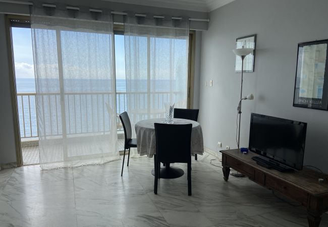 Studio à Menton - Dernier étage au George V avec vue mer imprenable Studio à Menton - Dernier étage au George V avec vue mer imprenable