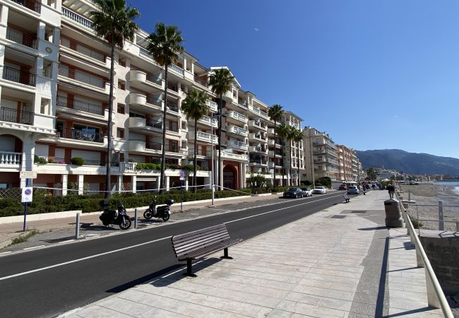 Appartement à Menton - L'Admiral Plaza avec une magnifique vue mer Appartement à Menton - L'Admiral Plaza avec une magnifique vue mer