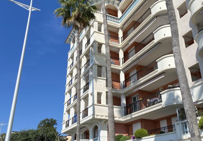 Appartement à Menton - L'Admiral Plaza avec une magnifique vue mer Appartement à Menton - L'Admiral Plaza avec une magnifique vue mer