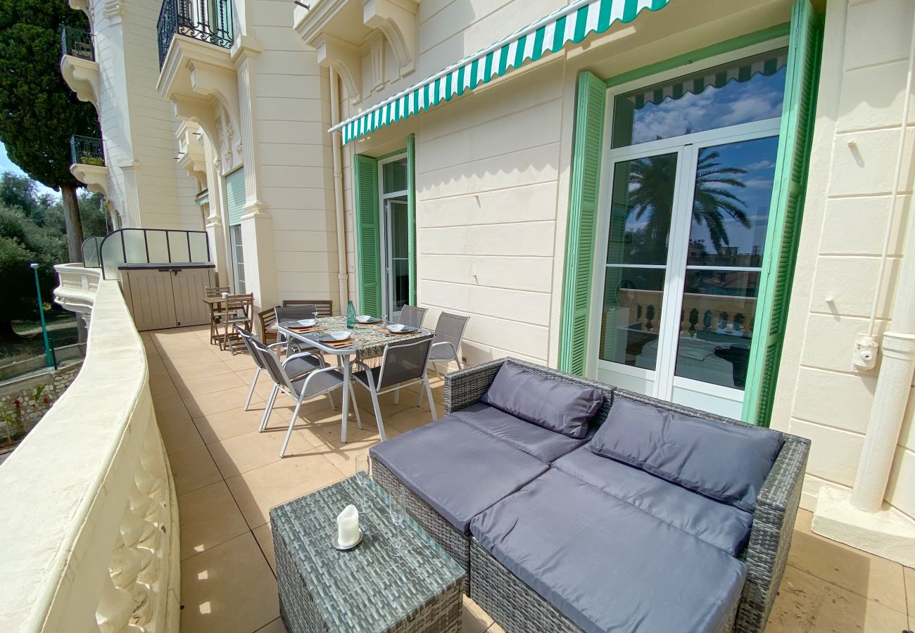 Appartement à Menton - Appartement Élégant avec Terrasse Spacieuse au Garavan Palace