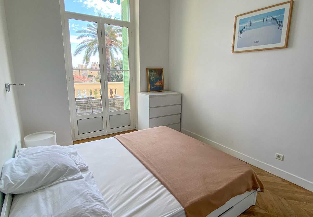 Appartement à Menton - Appartement Élégant avec Terrasse Spacieuse au Garavan Palace