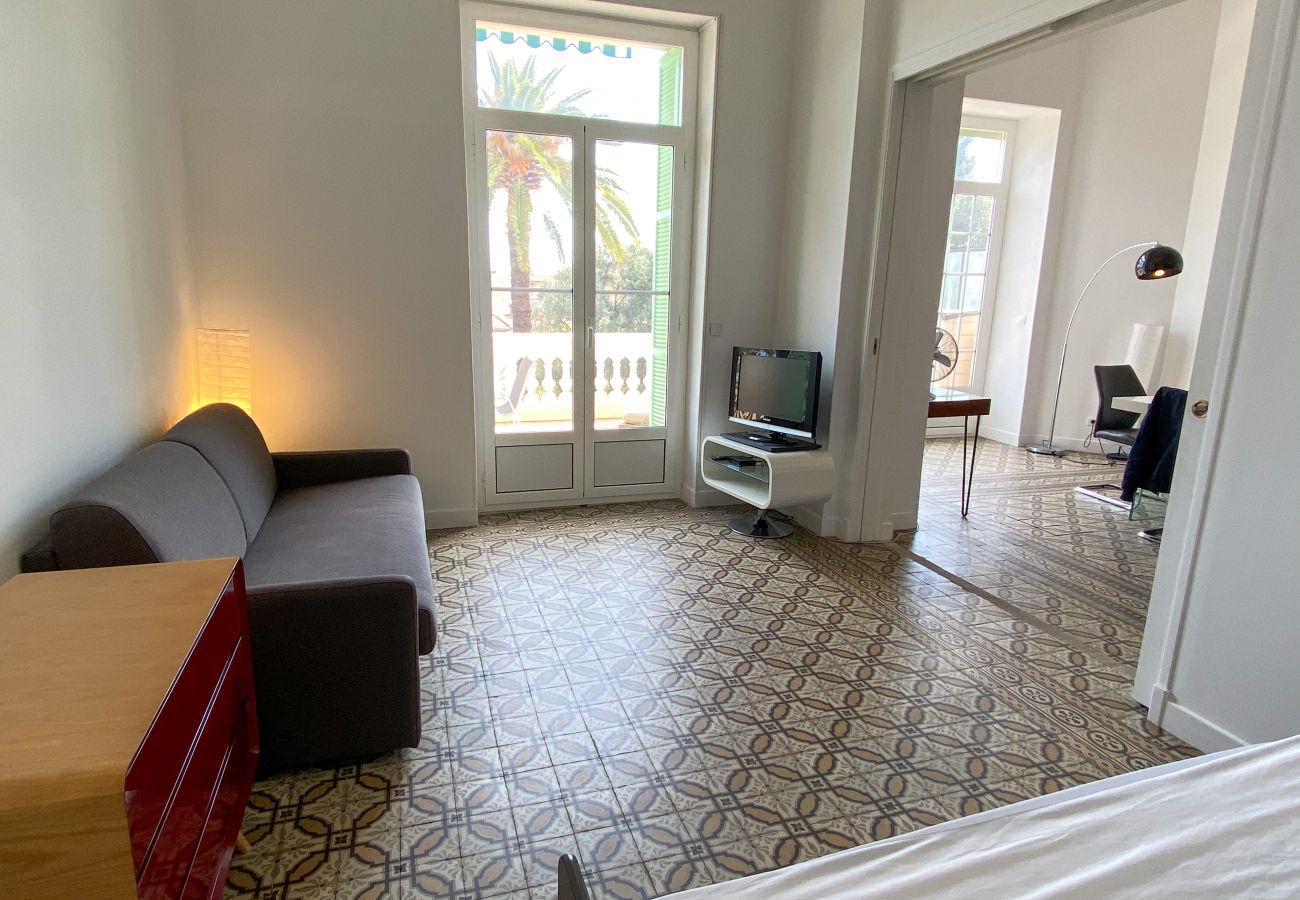 Appartement à Menton - Appartement Élégant avec Terrasse Spacieuse au Garavan Palace