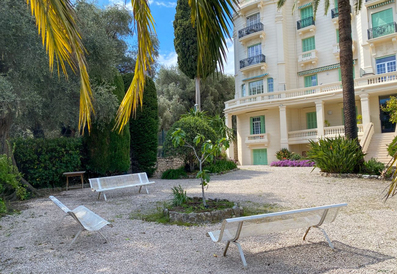 Appartement à Menton - Appartement Élégant avec Terrasse Spacieuse au Garavan Palace