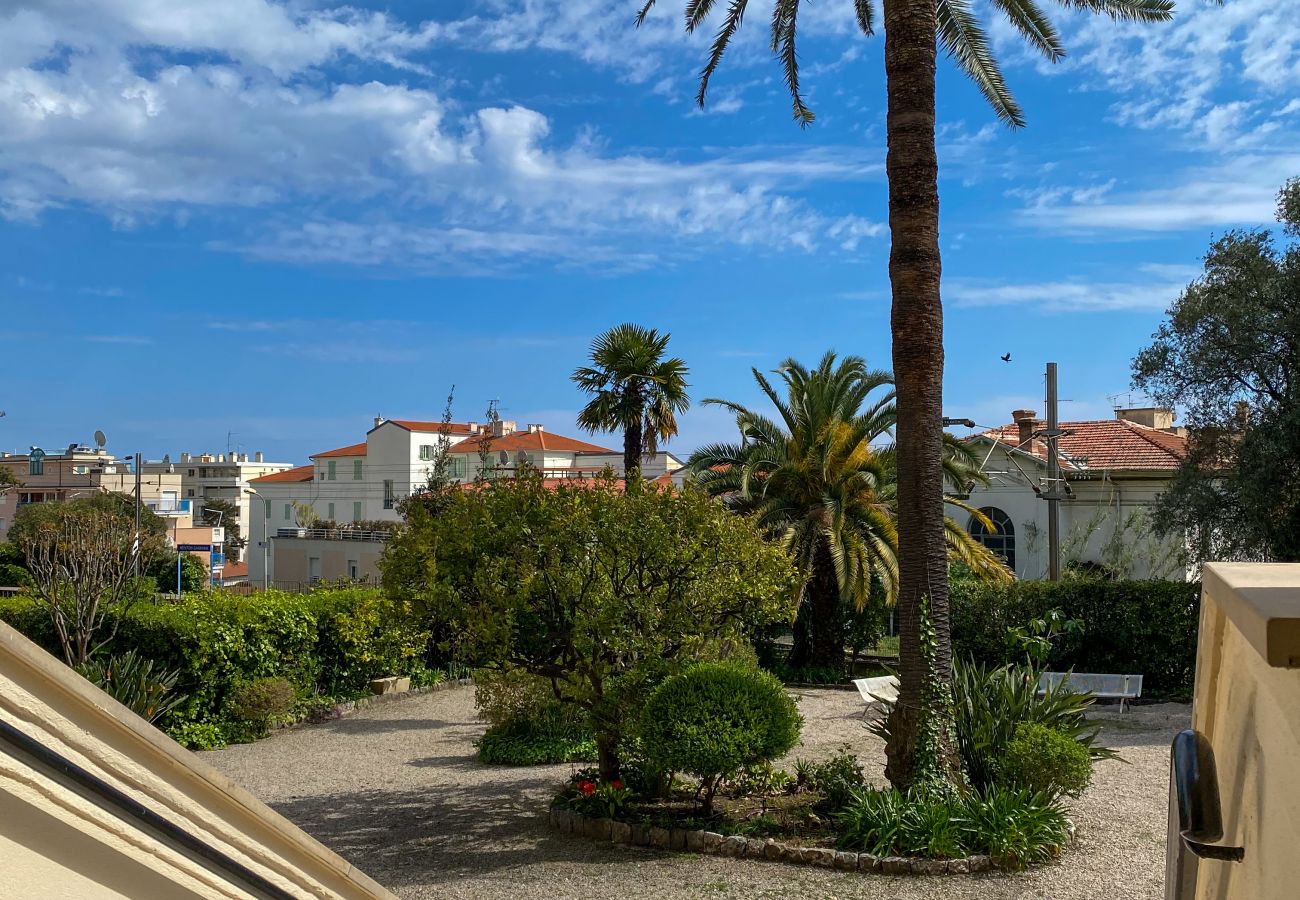 Appartement à Menton - Appartement Élégant avec Terrasse Spacieuse au Garavan Palace