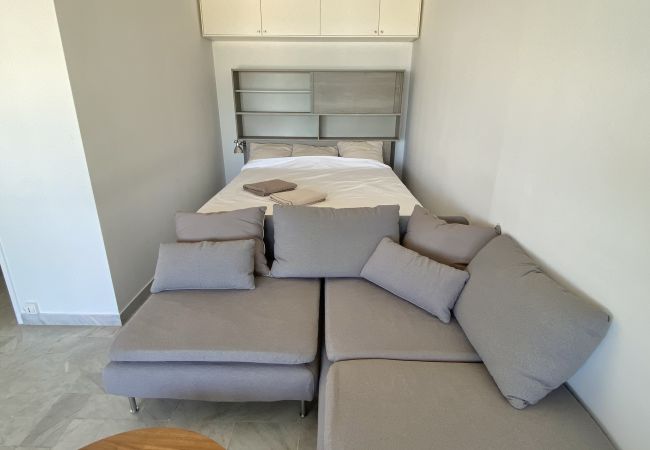 Studio à Menton - Studio vue mer à côté du centre historique Studio à Menton - Studio vue mer à côté du centre historique