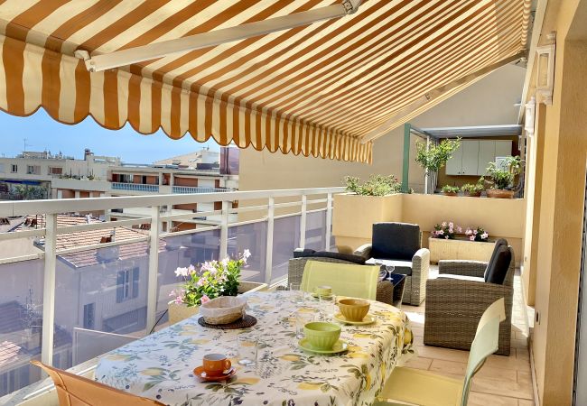 Appartement à Menton - Spacieux Dernier Etage au Centre de Menton Appartement à Menton - Spacieux Dernier Etage au Centre de Menton
