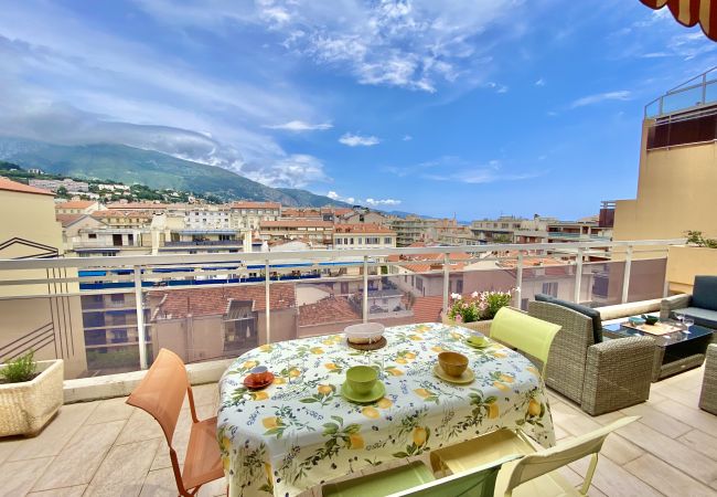 Appartement à Menton - Spacieux Dernier Etage au Centre de Menton Appartement à Menton - Spacieux Dernier Etage au Centre de Menton
