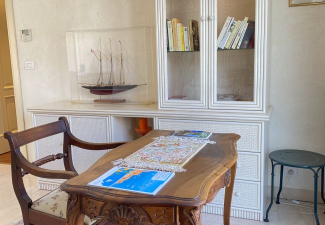 Appartement à Menton - Spacieux Dernier Etage au Centre de Menton Appartement à Menton - Spacieux Dernier Etage au Centre de Menton