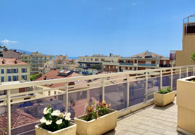 Appartement à Menton - Spacieux Dernier Etage au Centre de Menton Appartement à Menton - Spacieux Dernier Etage au Centre de Menton