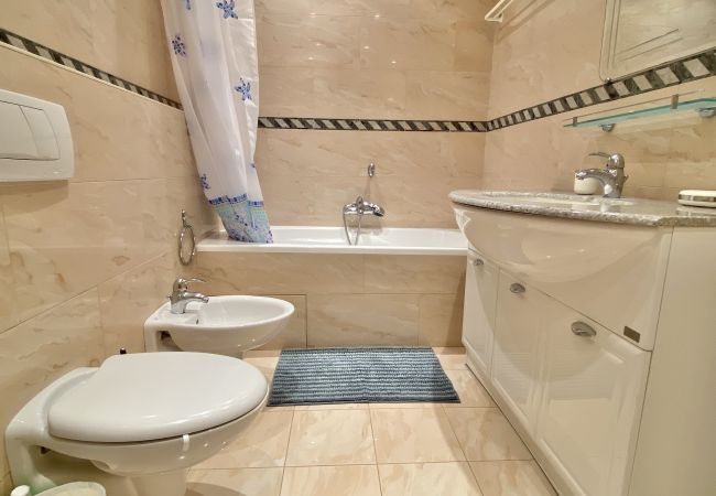 Appartement à Menton - Spacieux Dernier Etage au Centre de Menton Appartement à Menton - Spacieux Dernier Etage au Centre de Menton