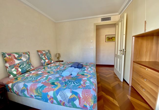 Appartement à Menton - Spacieux Dernier Etage au Centre de Menton Appartement à Menton - Spacieux Dernier Etage au Centre de Menton