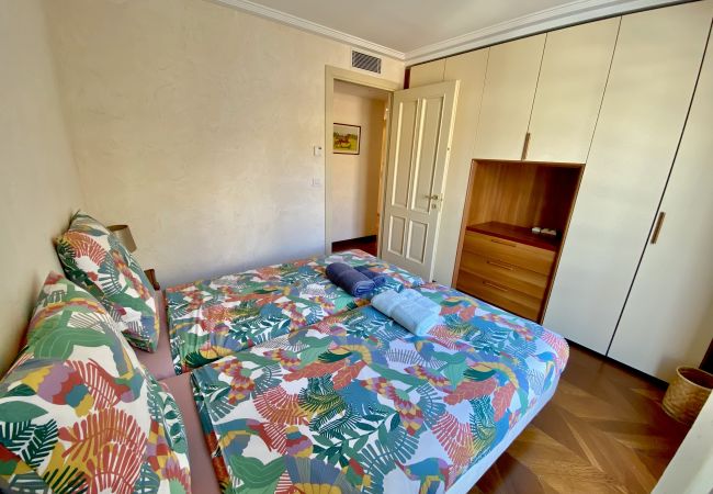 Appartement à Menton - Spacieux Dernier Etage au Centre de Menton Appartement à Menton - Spacieux Dernier Etage au Centre de Menton