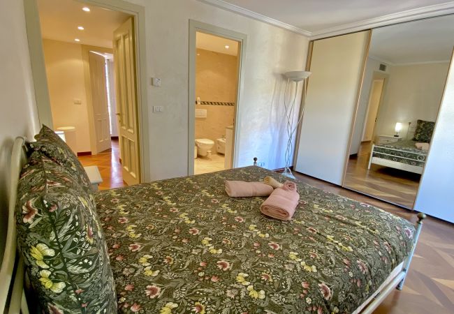 Appartement à Menton - Spacieux Dernier Etage au Centre de Menton Appartement à Menton - Spacieux Dernier Etage au Centre de Menton