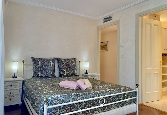 Appartement à Menton - Spacieux Dernier Etage au Centre de Menton Appartement à Menton - Spacieux Dernier Etage au Centre de Menton