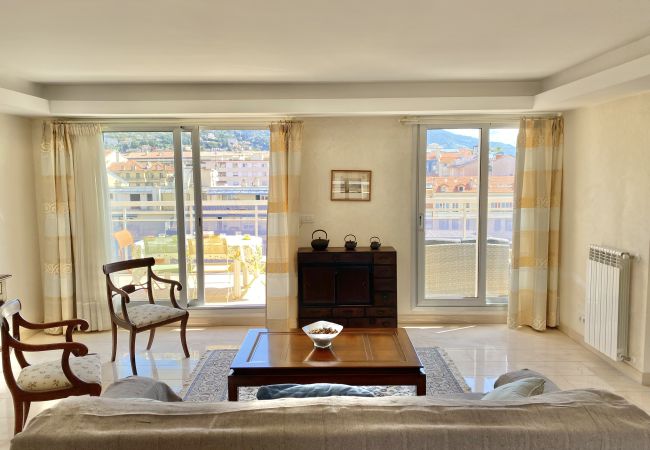 Appartement à Menton - Spacieux Dernier Etage au Centre de Menton Appartement à Menton - Spacieux Dernier Etage au Centre de Menton