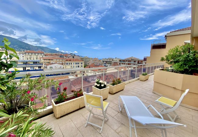 Appartement à Menton - Spacieux Dernier Etage au Centre de Menton Appartement à Menton - Spacieux Dernier Etage au Centre de Menton
