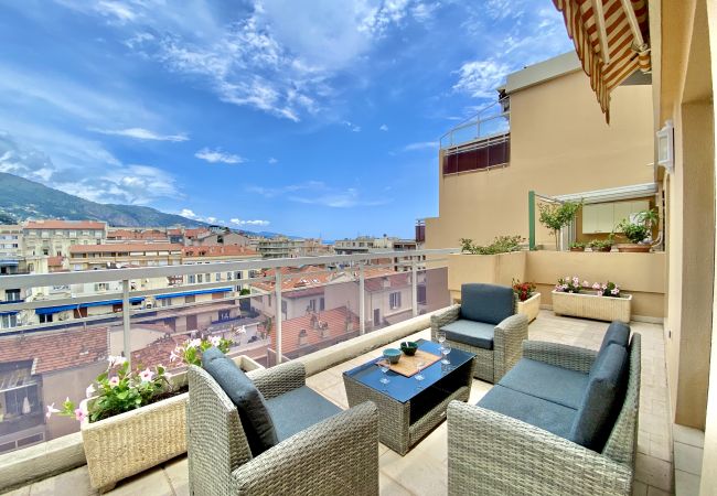  à Menton - Spacieux Dernier Etage au Centre de Menton