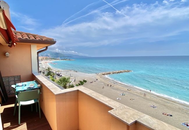 Appartement à Menton - Magnifique vue mer au centre de Menton Appartement à Menton - Magnifique vue mer au centre de Menton