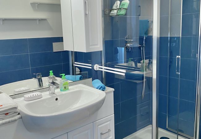 Appartement à Menton - Magnifique vue mer au centre de Menton Appartement à Menton - Magnifique vue mer au centre de Menton