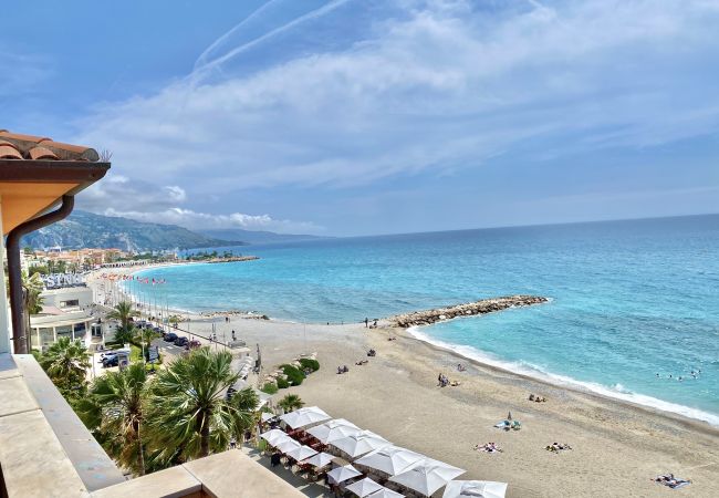 Appartement à Menton - Magnifique vue mer au centre de Menton Appartement à Menton - Magnifique vue mer au centre de Menton
