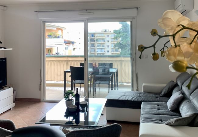 Appartement à Menton - Spacieux T3 avec garage - Menton centre Appartement à Menton - Spacieux T3 avec garage - Menton centre