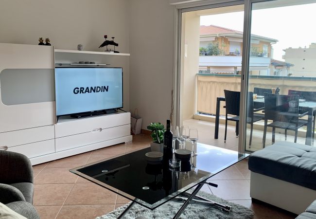 Appartement à Menton - Spacieux T3 avec garage - Menton centre Appartement à Menton - Spacieux T3 avec garage - Menton centre